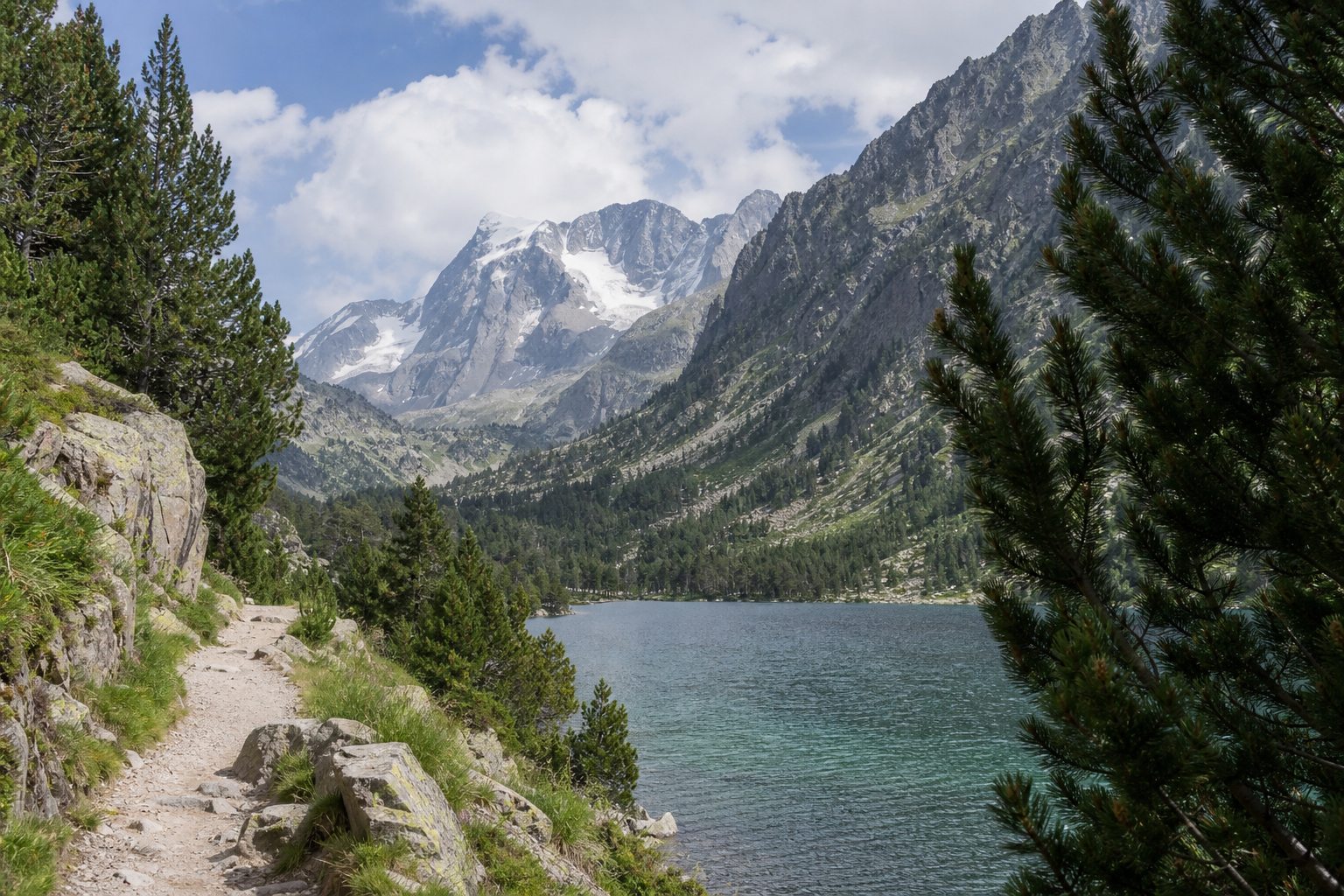 Sentier de randonnée au lac de Gaube